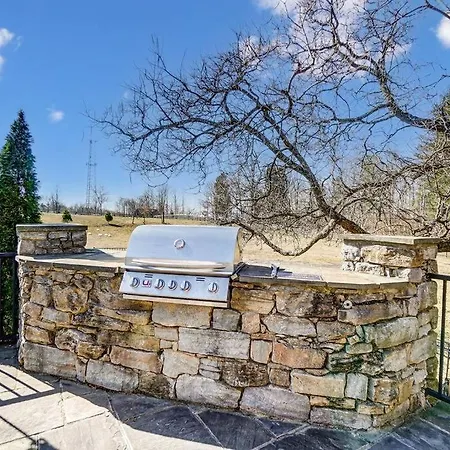 Beautiful Equestrian Estate Home W/ Hot Tub!